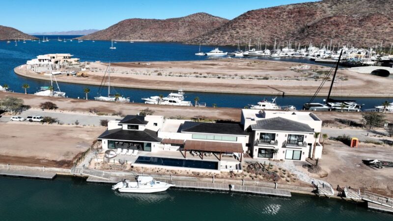 Villa Marina Montaña — luxury waterfront villa in Loreto, Mexico