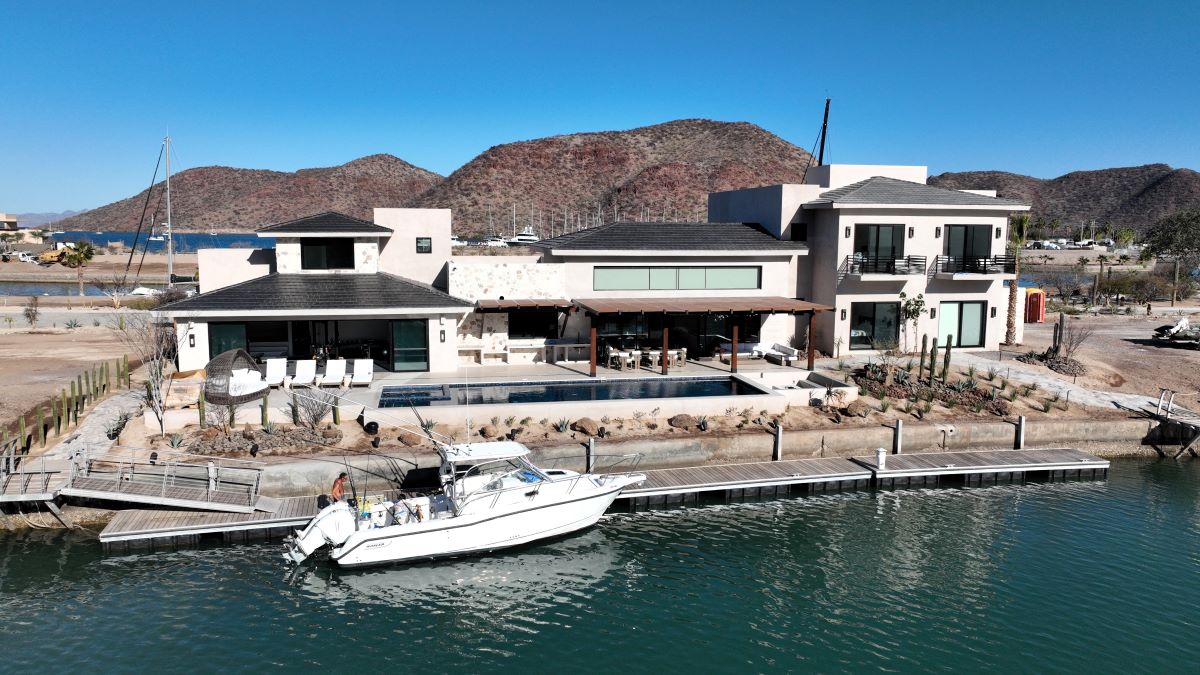 Villa Marina Montaña infinity pool overlooking the Sea of Cortez in Loreto Mexico
