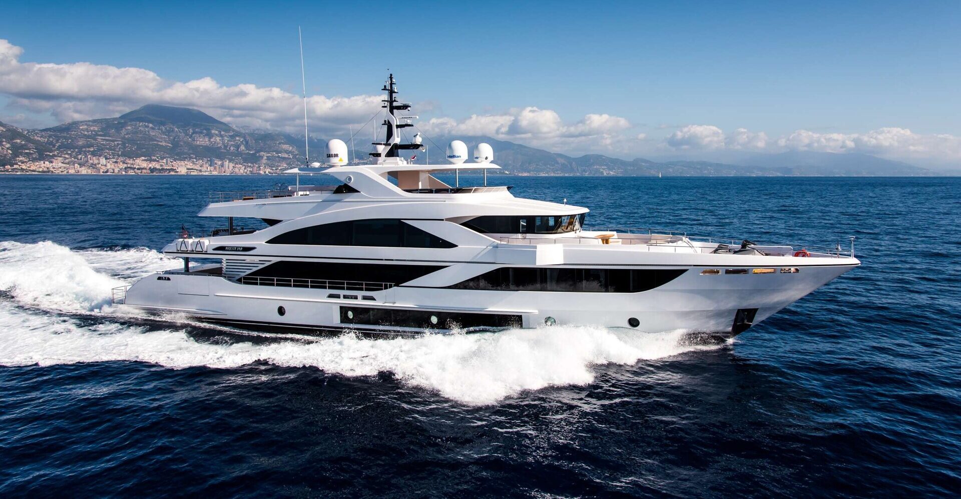 Rising Dawn luxury yacht charter in the Sea of Cortez Photo 01