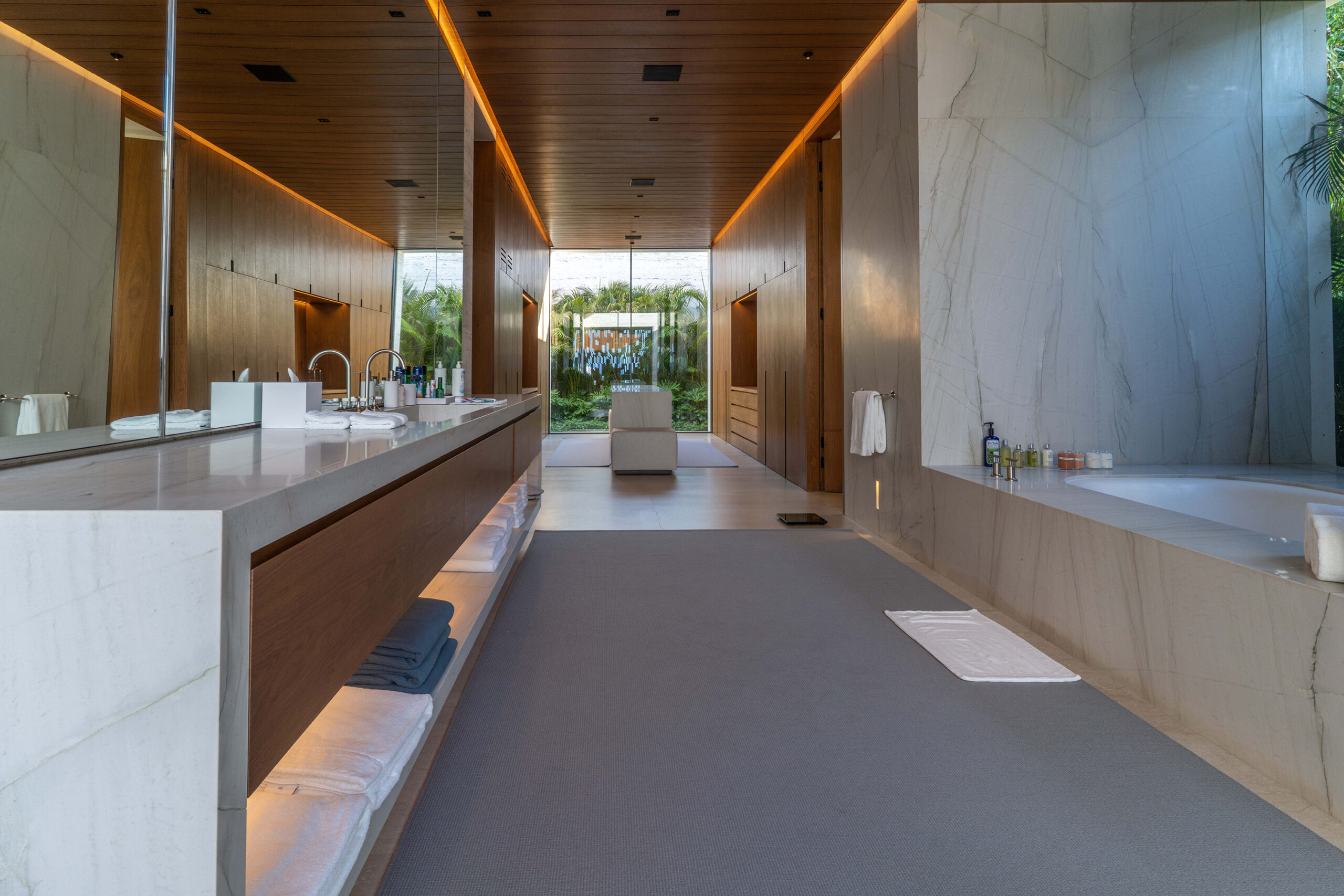 Casa Elije bathroom and large walk in closet in Palmilla Los Cabos