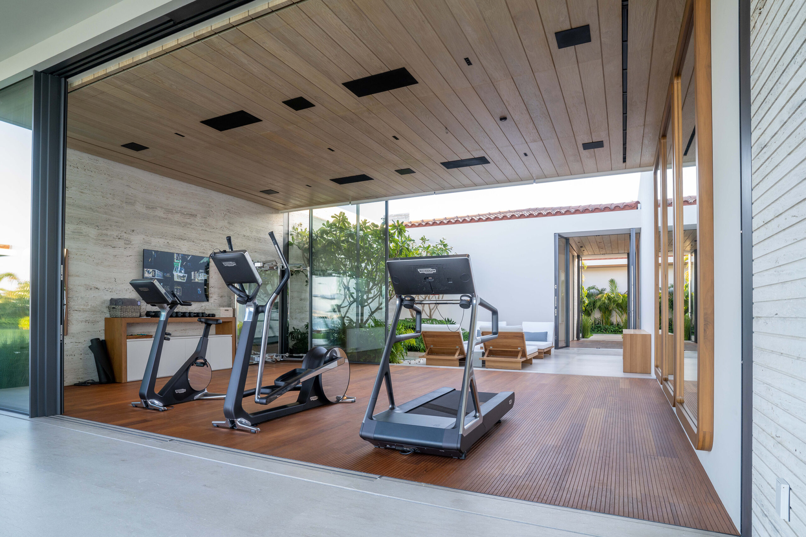 Casa Elije fitness area with ocean view in Palmilla Los Cabos