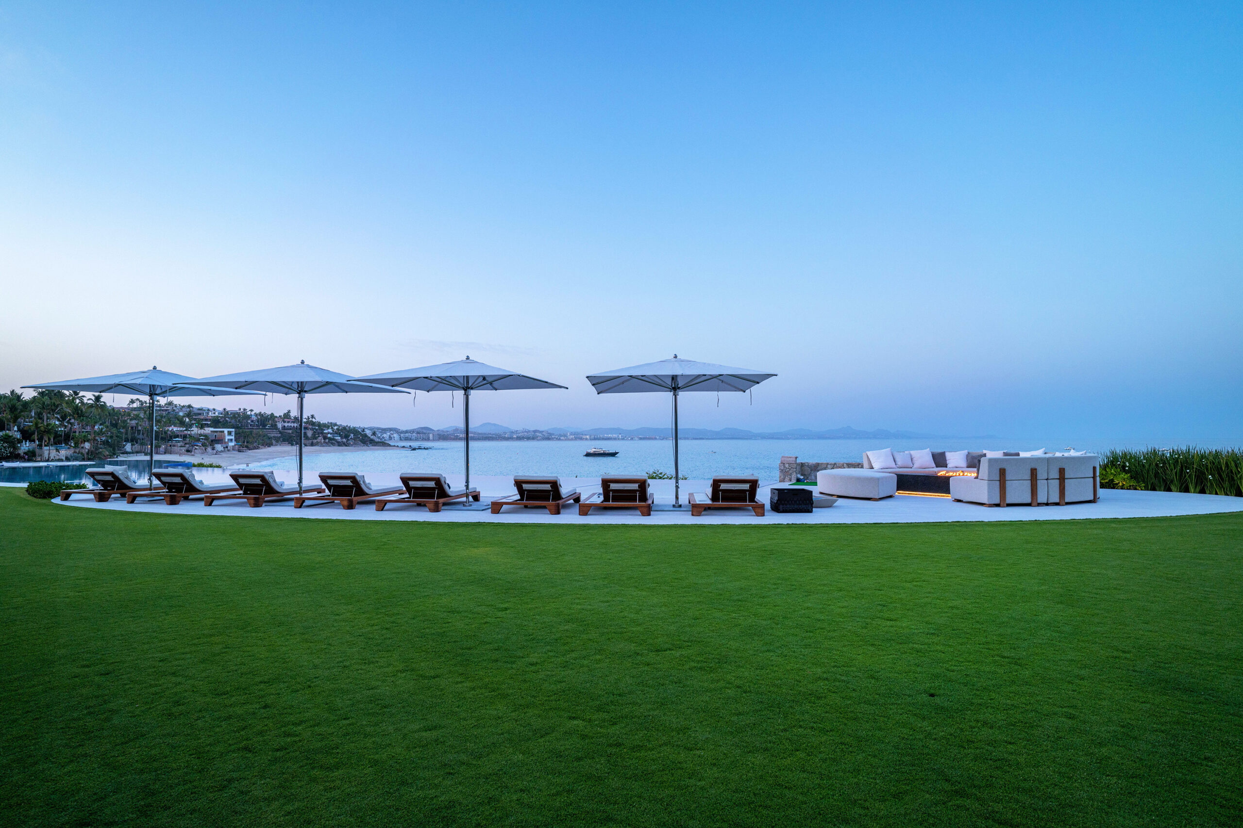 Casa Elije infinity pool with beachfront views in Palmilla Los Cabos