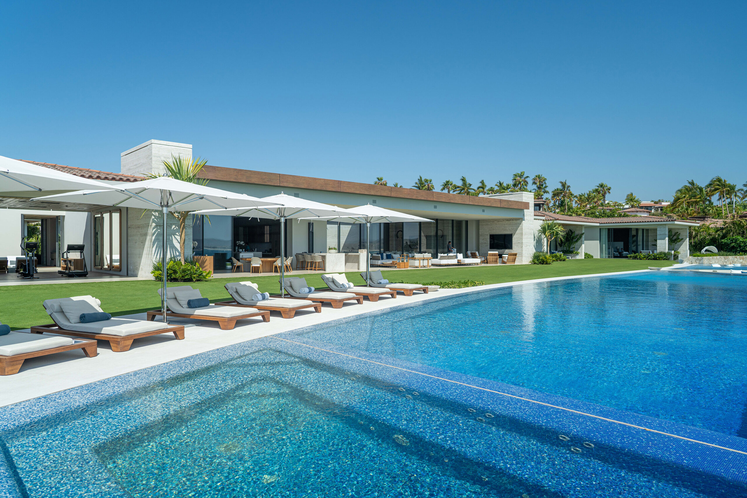 Casa Elije infinity pool overlooking beachfront views in Palmilla Los Cabos