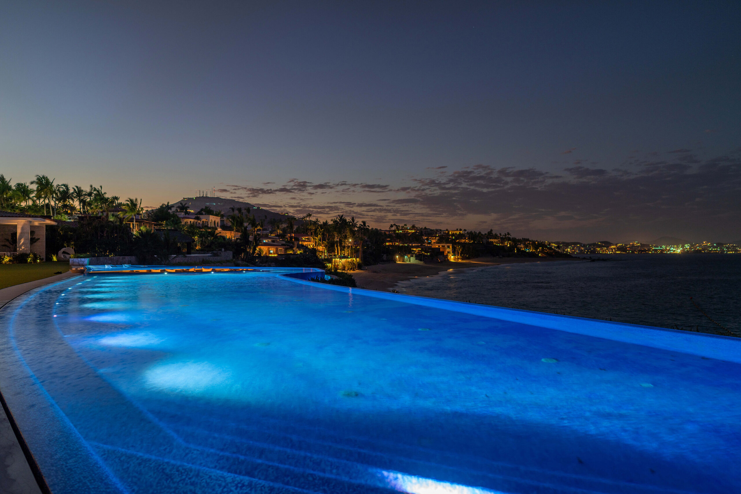 Casa Elije infinity pool overlooking beachfront views in Palmilla Los Cabos