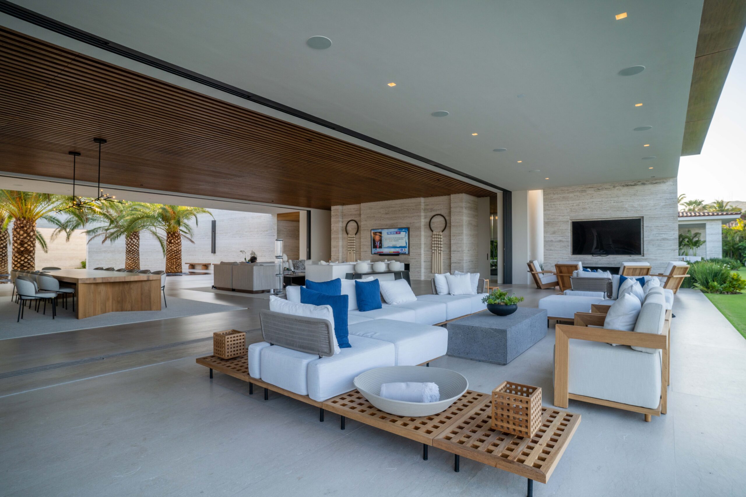 Casa Elije outdoor seating overlooking ocean views in Palmilla Los Cabos