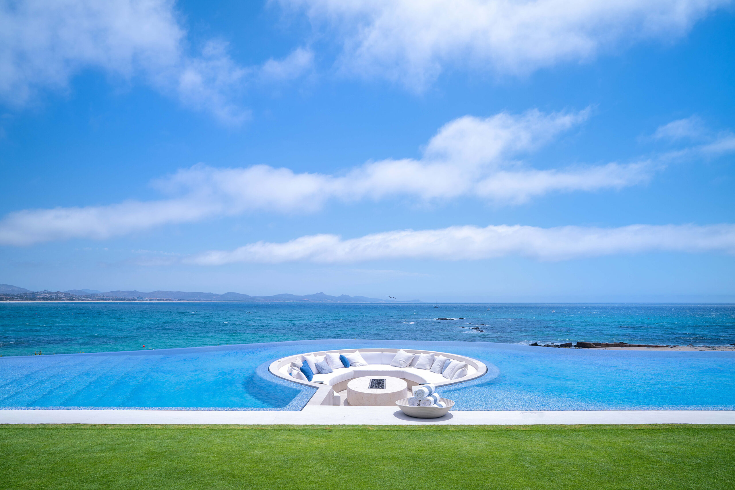 Casa Elije patio with fire pit and infinity pool with ocean views in Palmilla Los Cabos