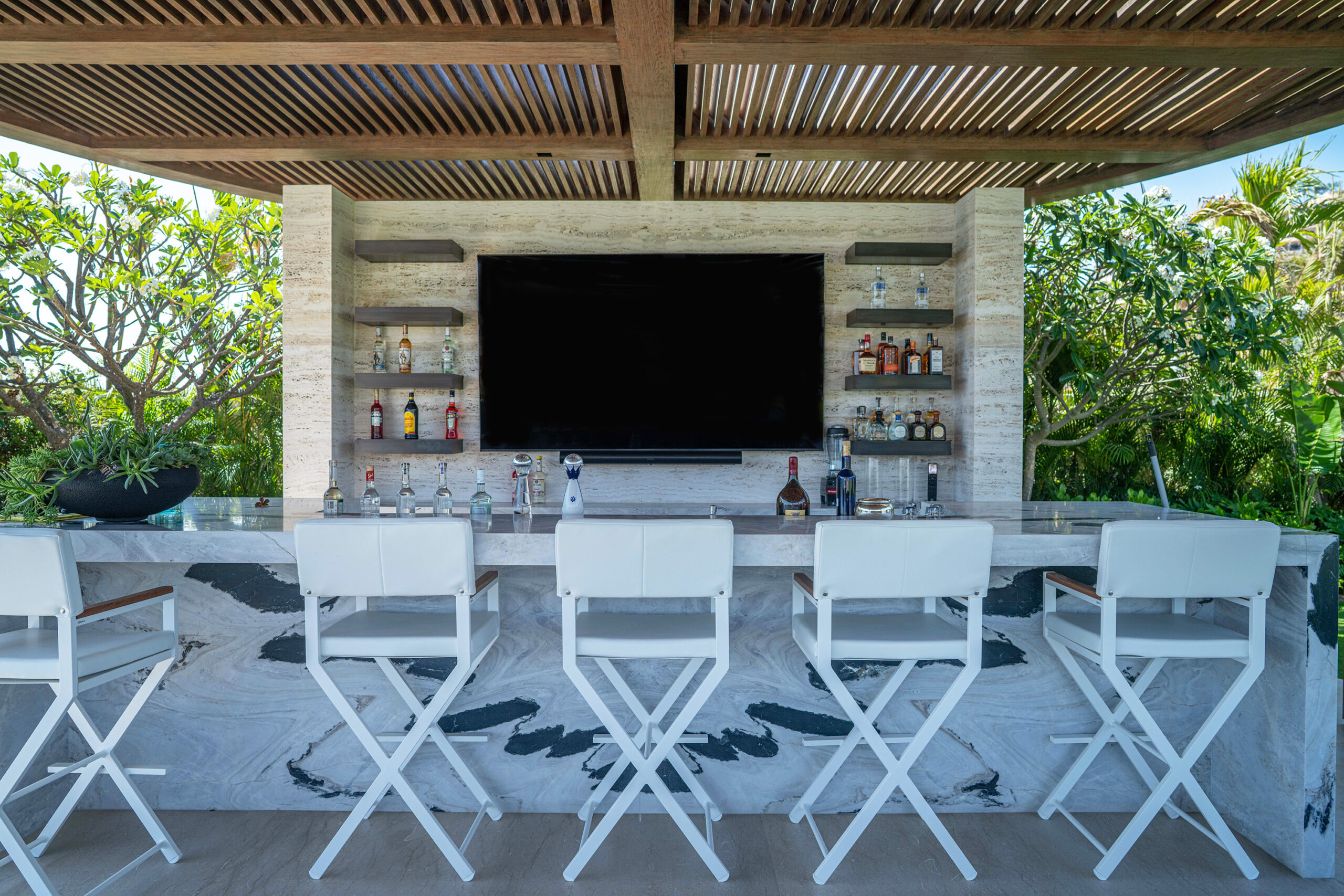 Casa Elije patio with outdoor seating and bar in Palmilla Los Cabos