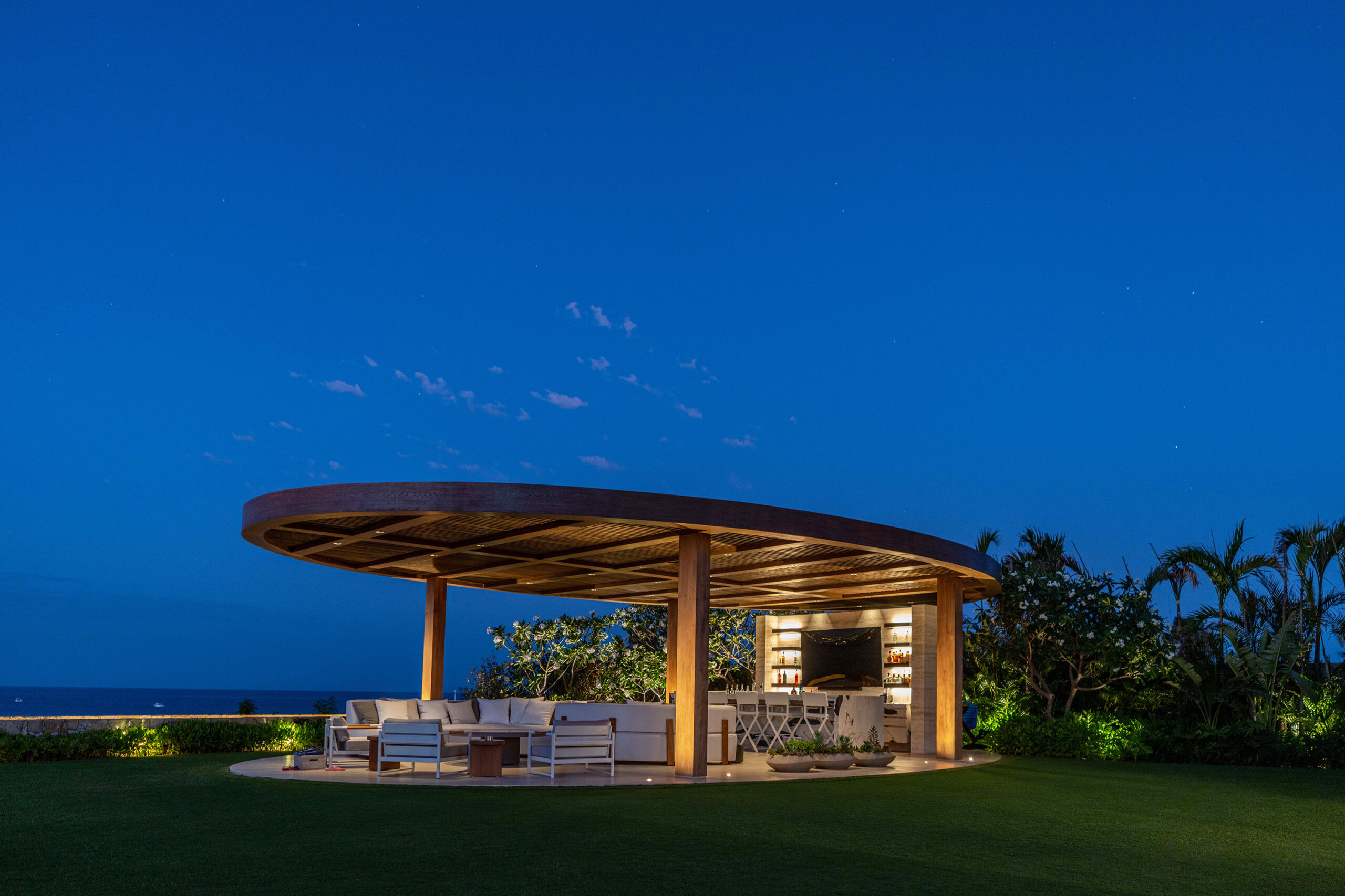 Casa Elije patio with outdoor seating and bar in Palmilla Los Cabos