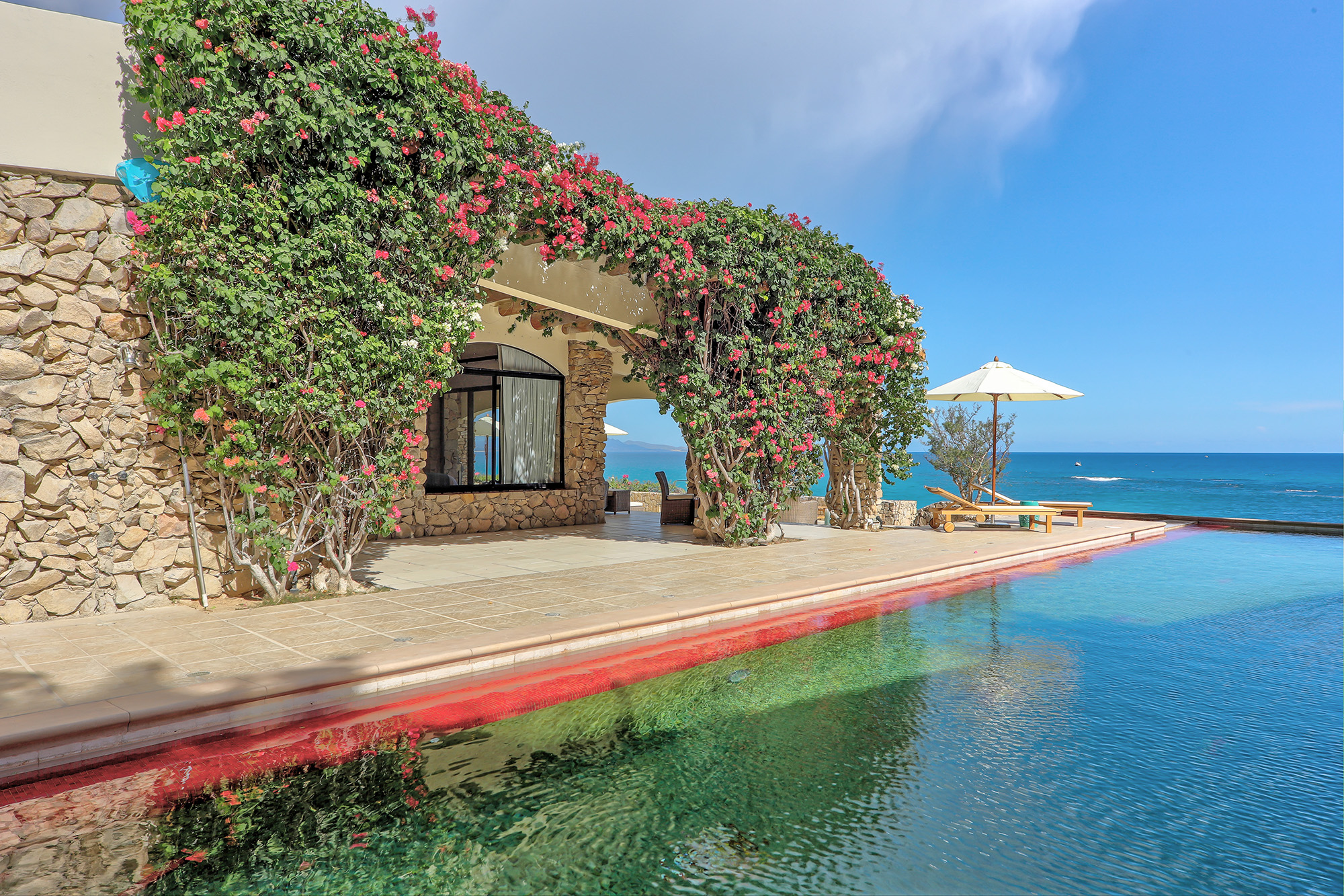 Casa Manana patio with pool and beach view in Palmilla, Beachfront Los Cabos