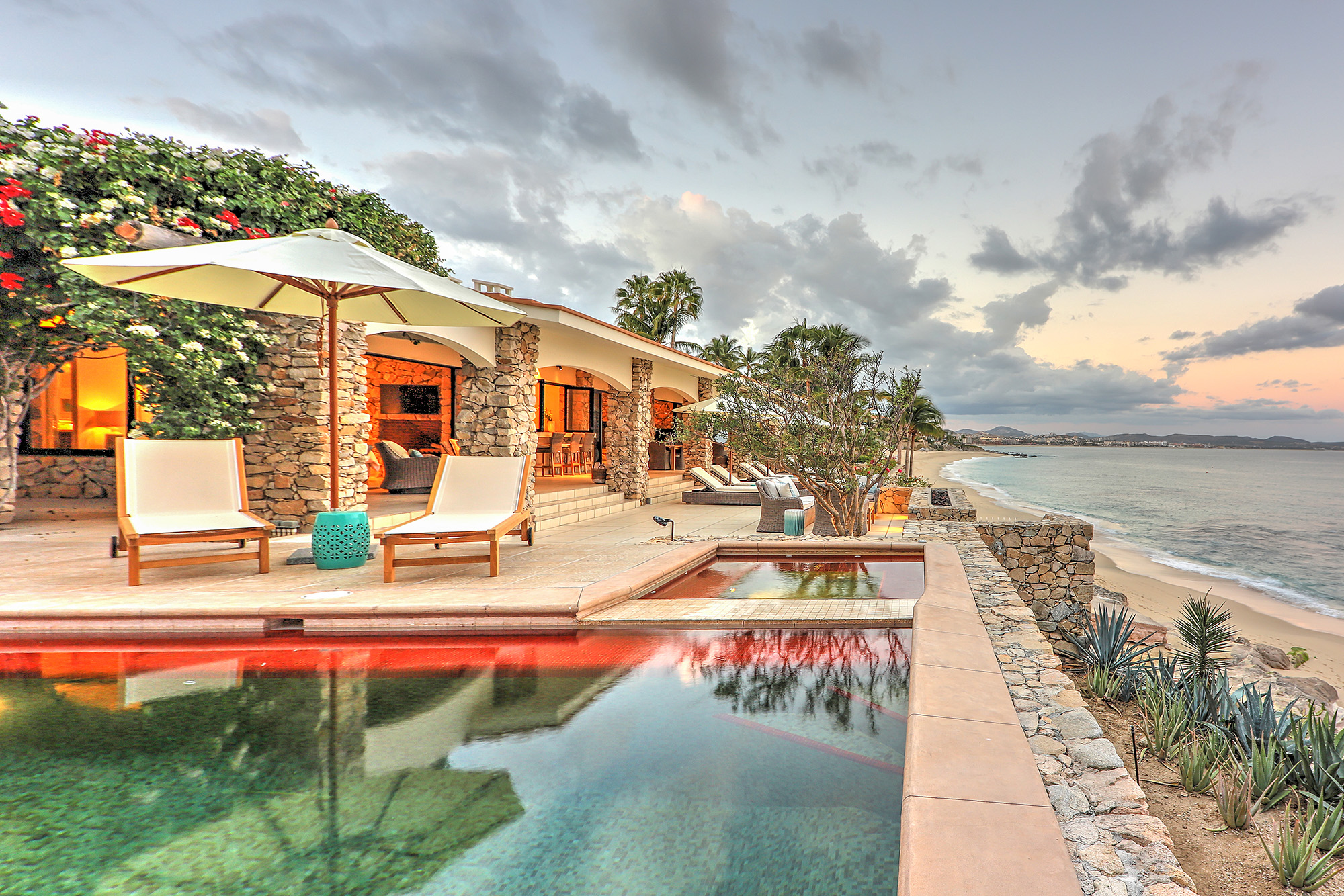 Casa Manana poolside with beach view in Palmilla, Beachfront Los Cabos