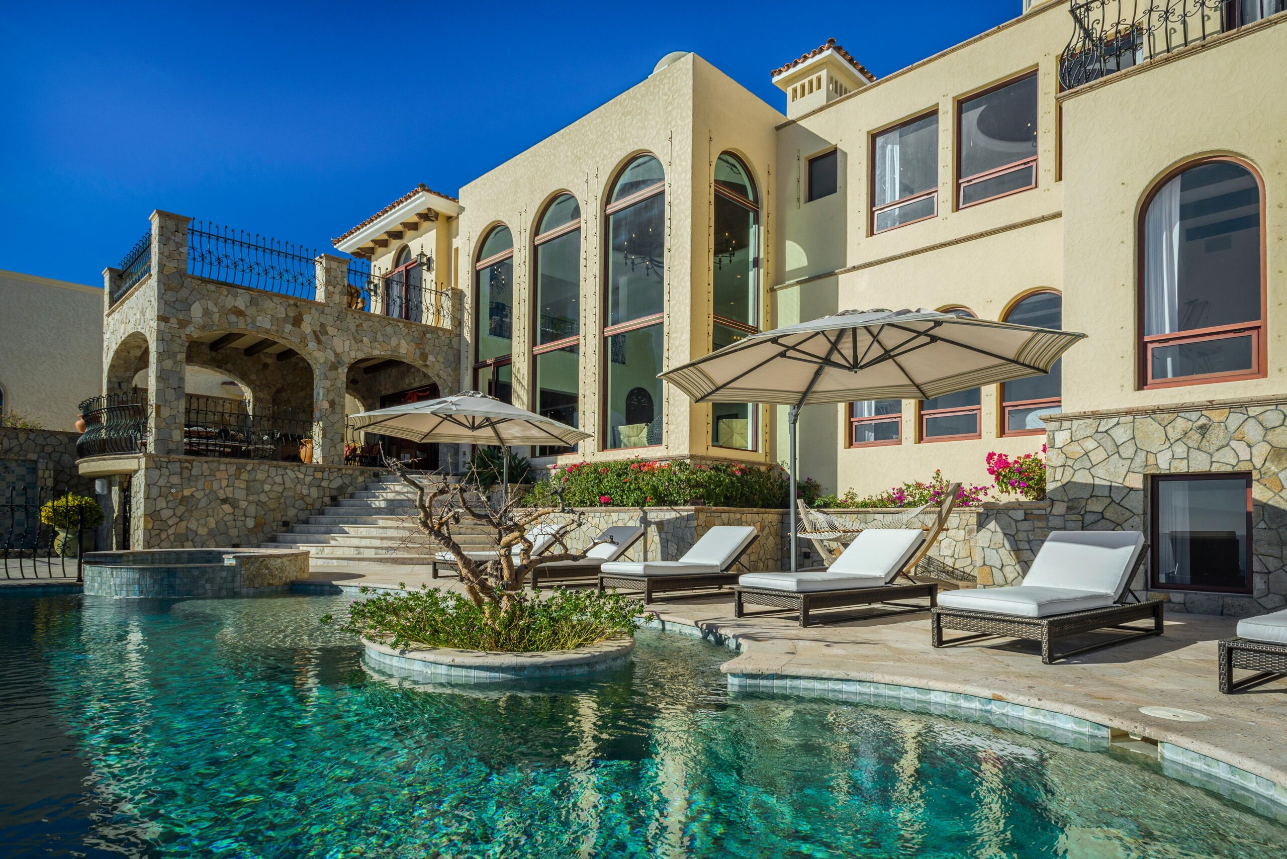 Casa Rio de Luna luxury villa exterior in Cerro Colorado, Ocean View Los Cabos