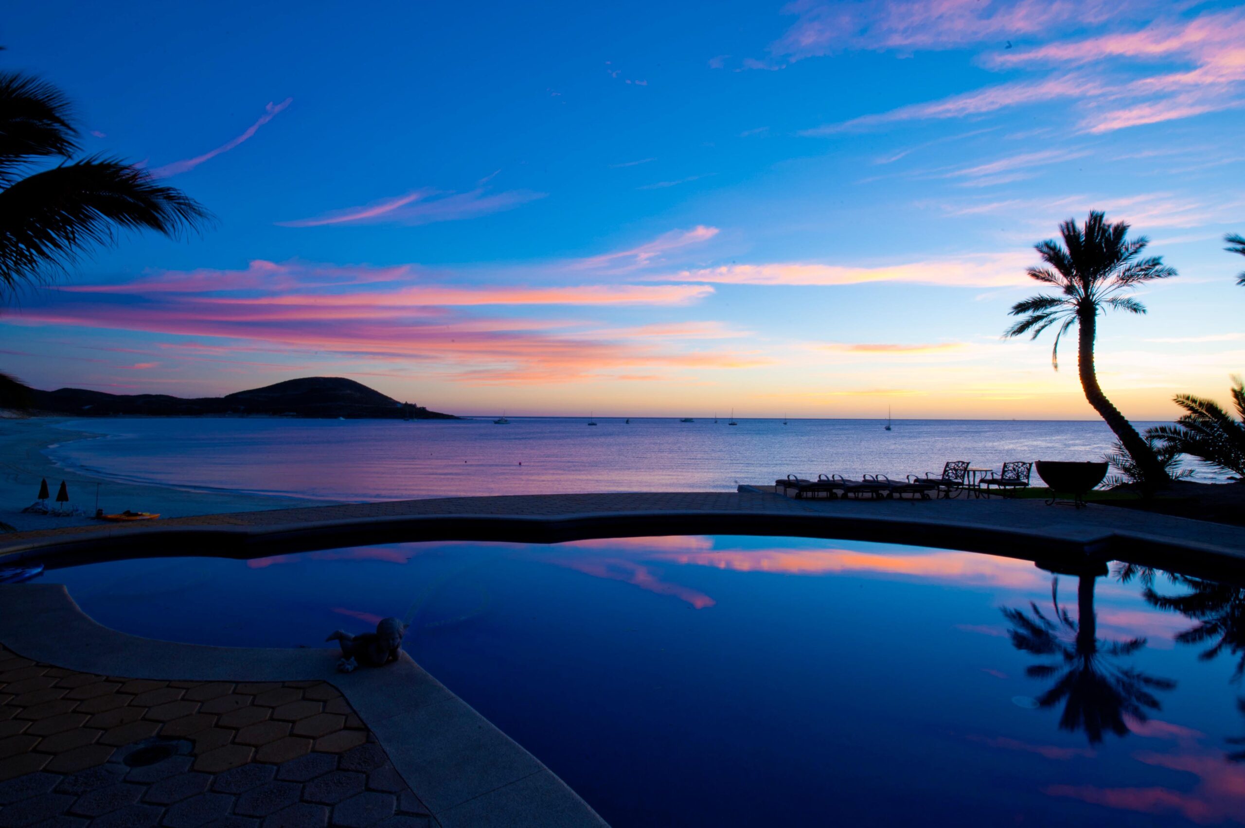 Rancho De Costa pool with ocean view during sunset in Rancho De Costa, Beachfront Los Cabos