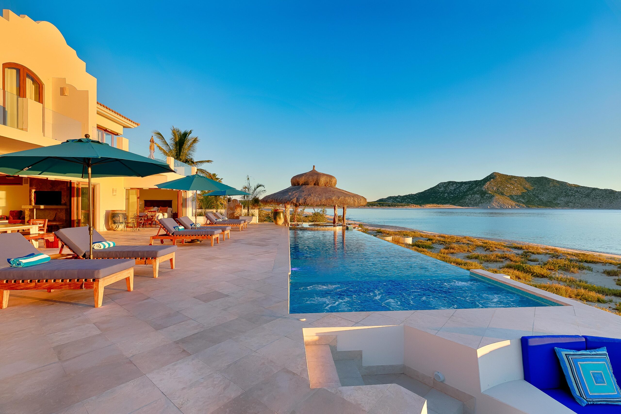 Villa Bahia de los Frailes luxury villa exterior in Cabo Pulmo, Beachfront Los Cabos