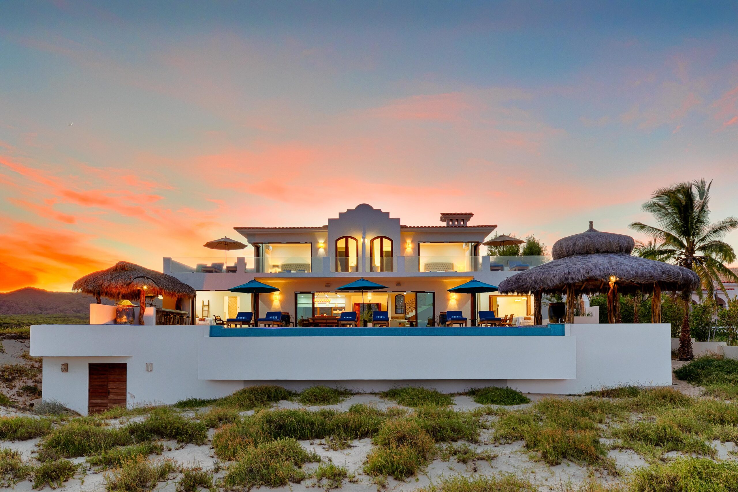 Villa Bahia de los Frailes ocean view outdoor living area in Cabo Pulmo, Beachfront Los Cabos