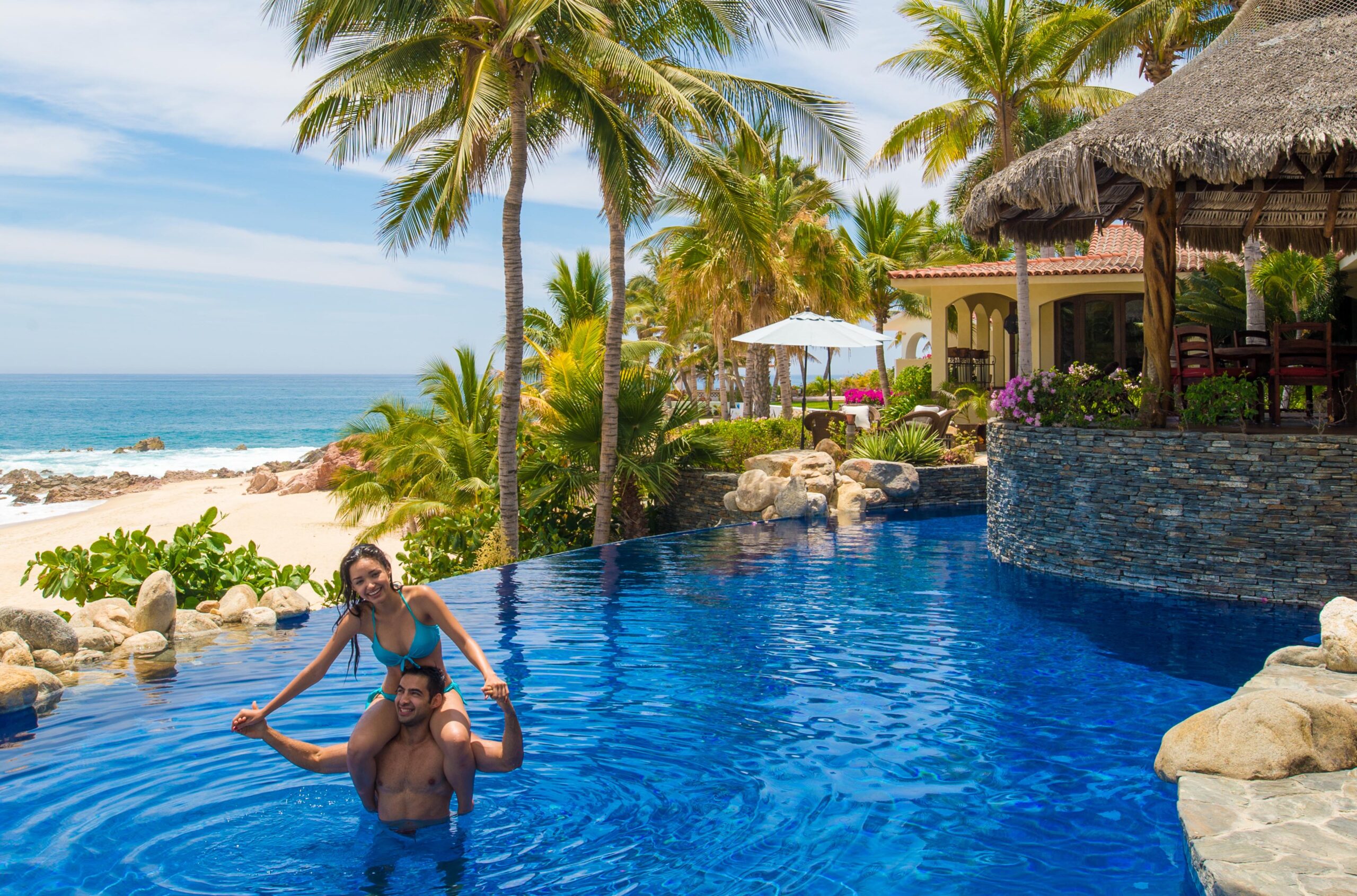 Villa Captiva outdoor dining area in Punta Bella, Beachfront Los Cabos