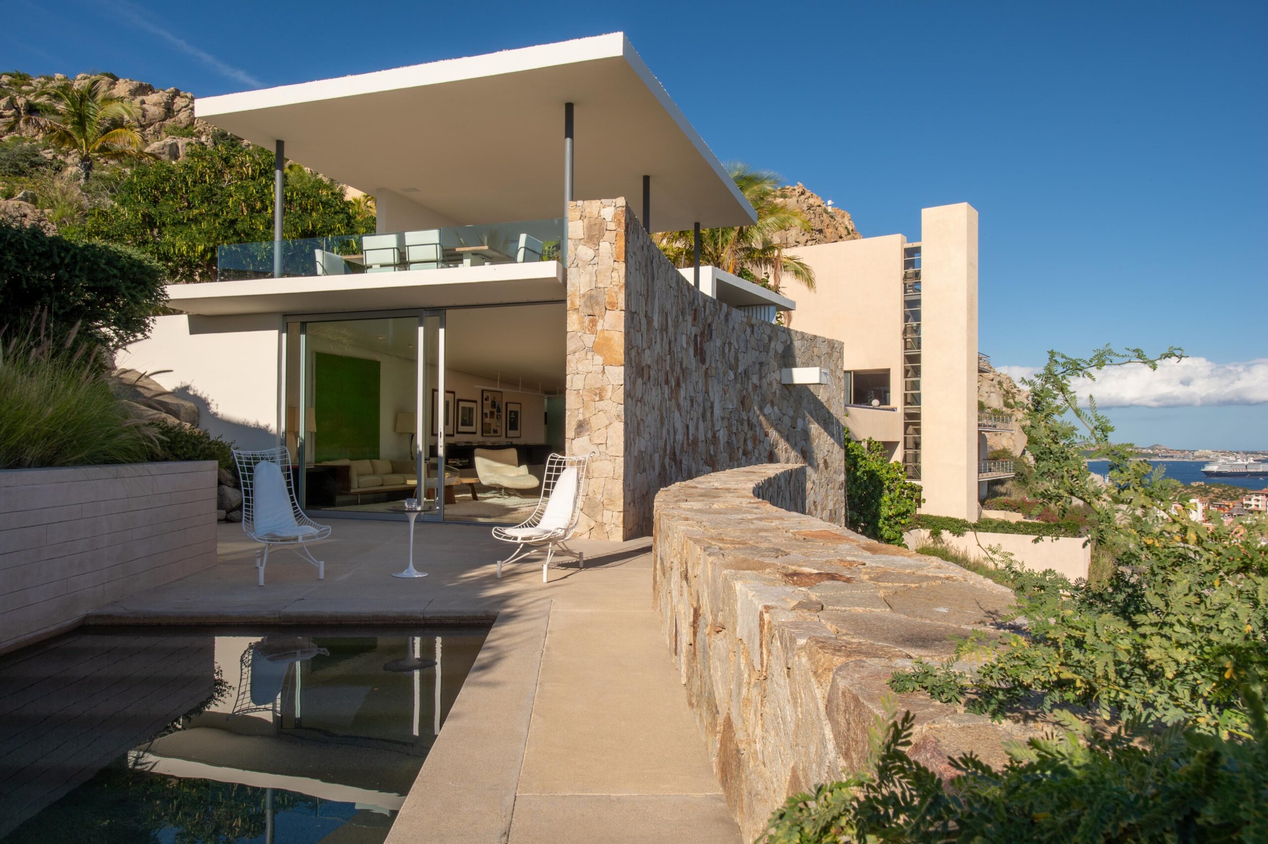 Villa Finisterra kitchen and bar area in Pedregal Pacific, Oceanfront Los Cabos