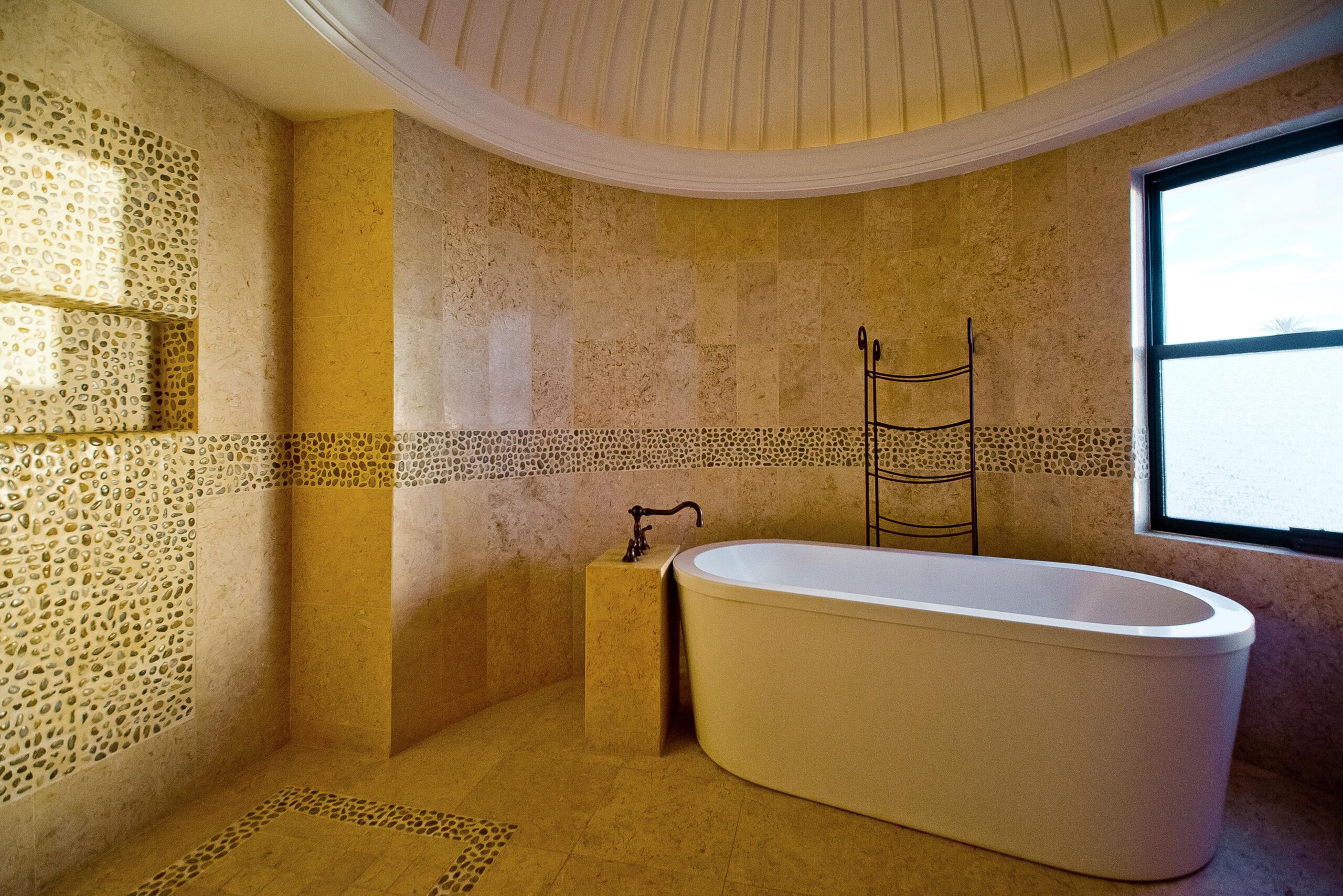 Villa Grande en suite bathroom with large tub in Pedregal Pacific, Oceanfront Los Cabos