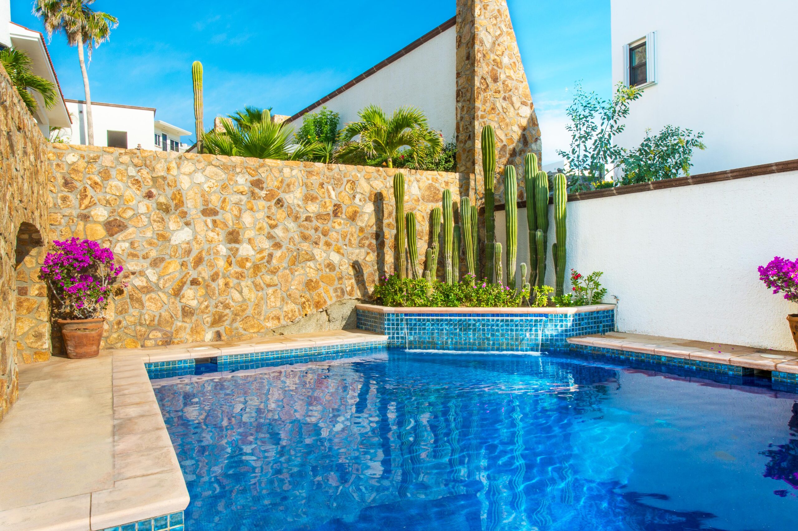 Villa Grande large pool with fountain feature in Pedregal Pacific, Oceanfront Los Cabos