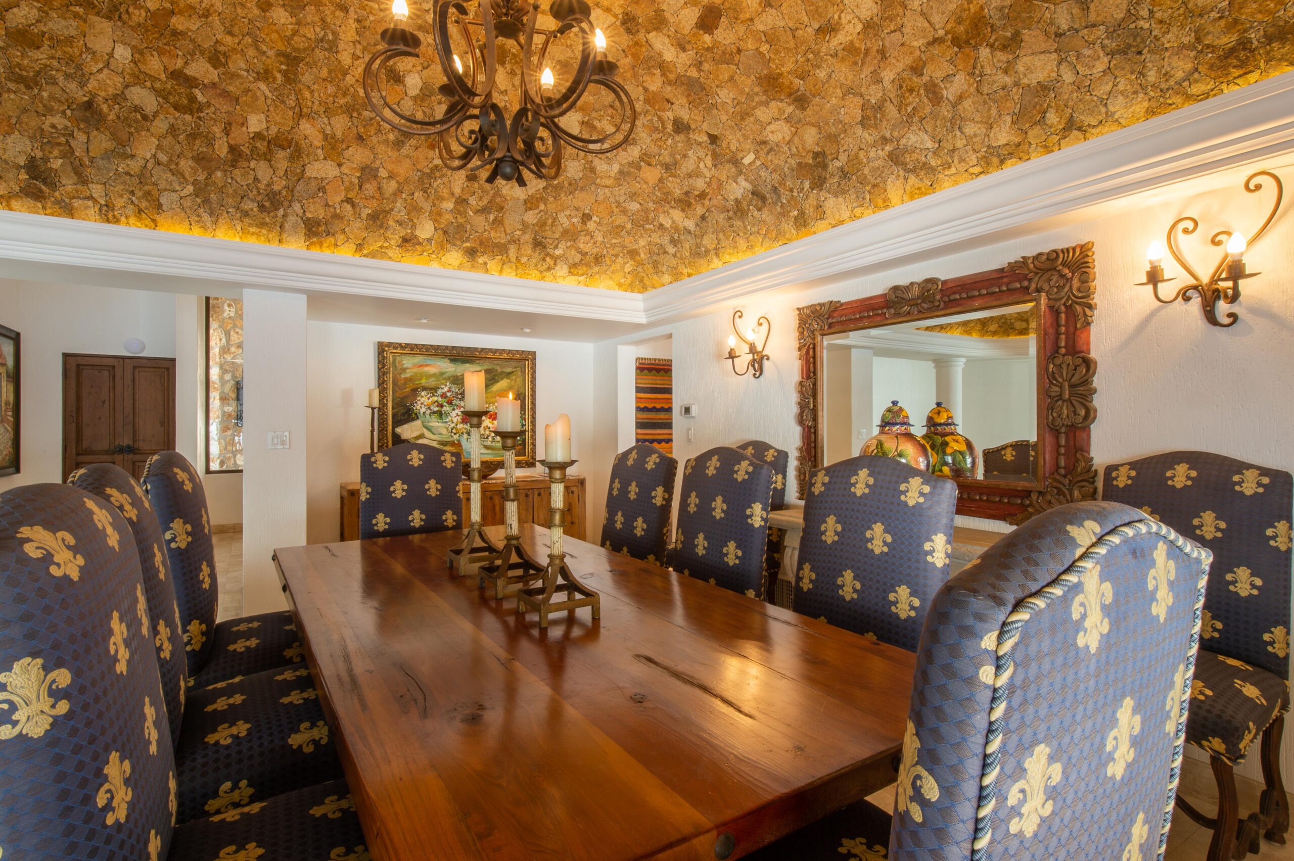 Villa Grande upscale dining table in Pedregal Pacific, Oceanfront Los Cabos