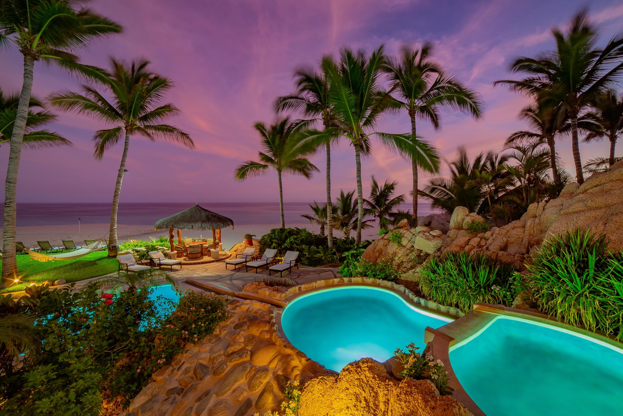 Villa Las Rocas gorgeous patio with pool and beach view during sunset in Costa Brava, Beachfront Los Cabos