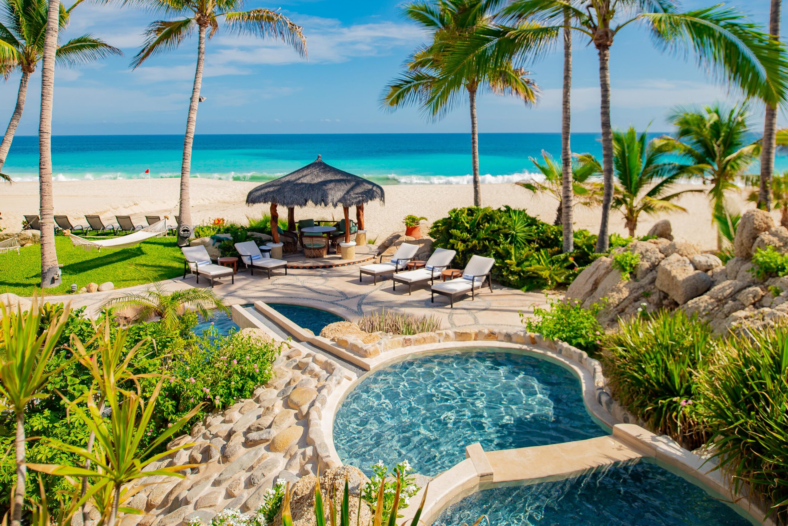 Villa Las Rocas gorgeous patio with pool and beachfront in Costa Brava, Beachfront Los Cabos