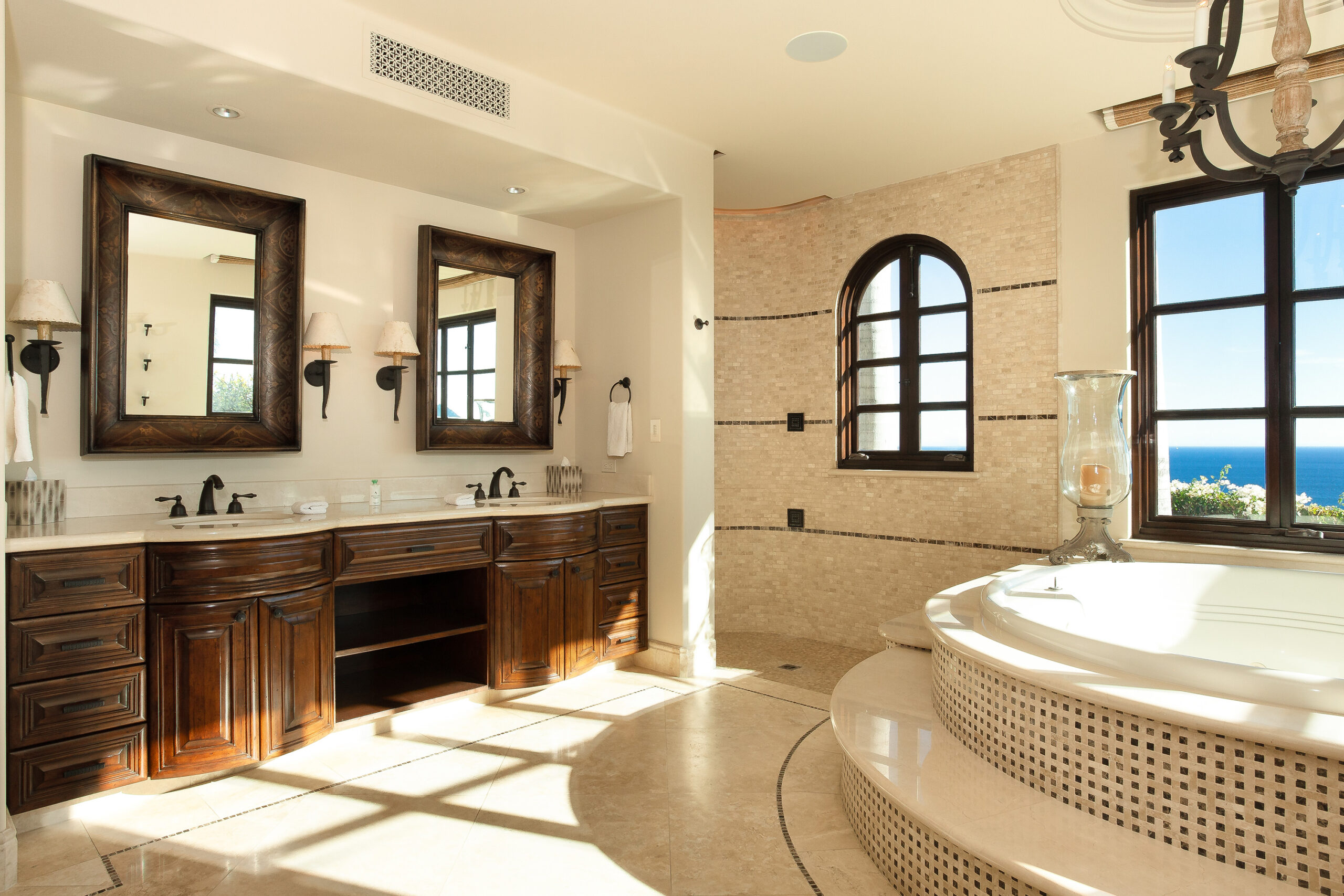 Villa Mar Azul Palmilla en suite bathroom with double sinks and bath tub