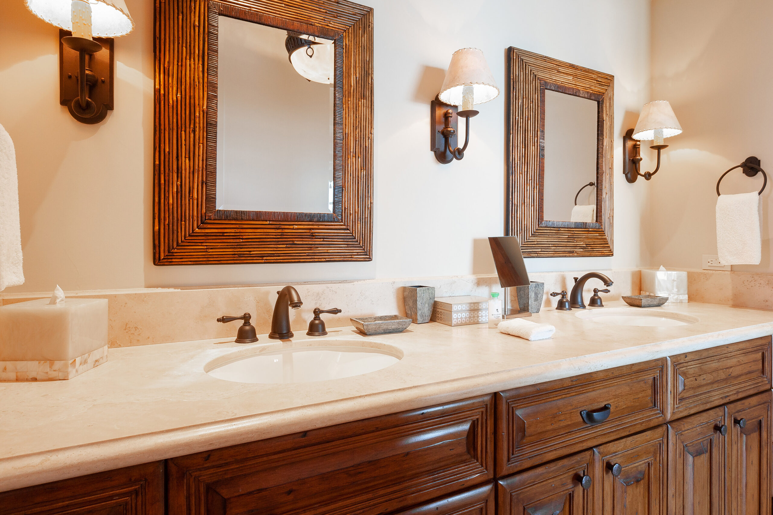 Villa Mar Azul Palmilla en suite bathroom with double sink
