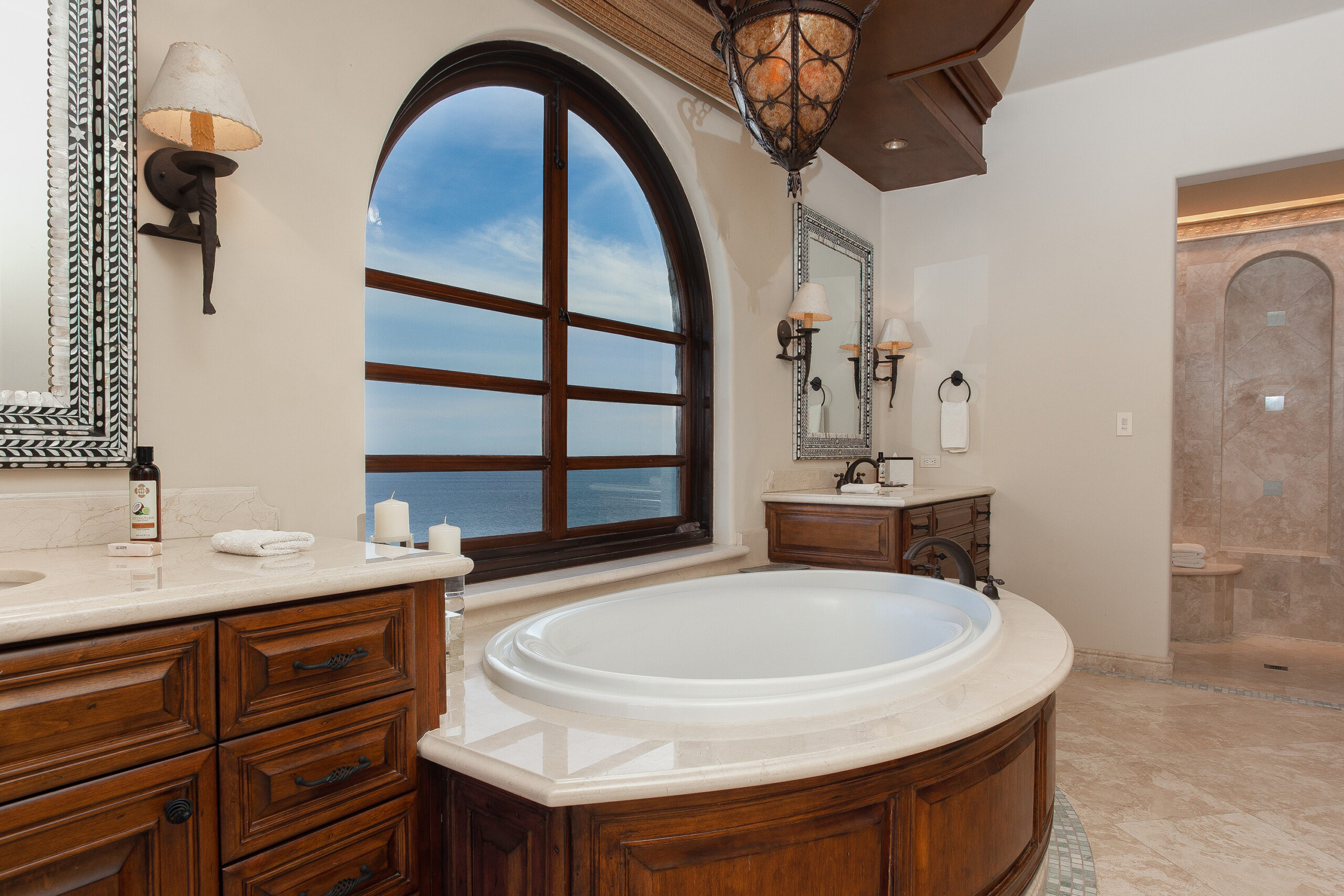 Villa Mar Azul Palmilla en suite bathroom with bathtub and ocean views