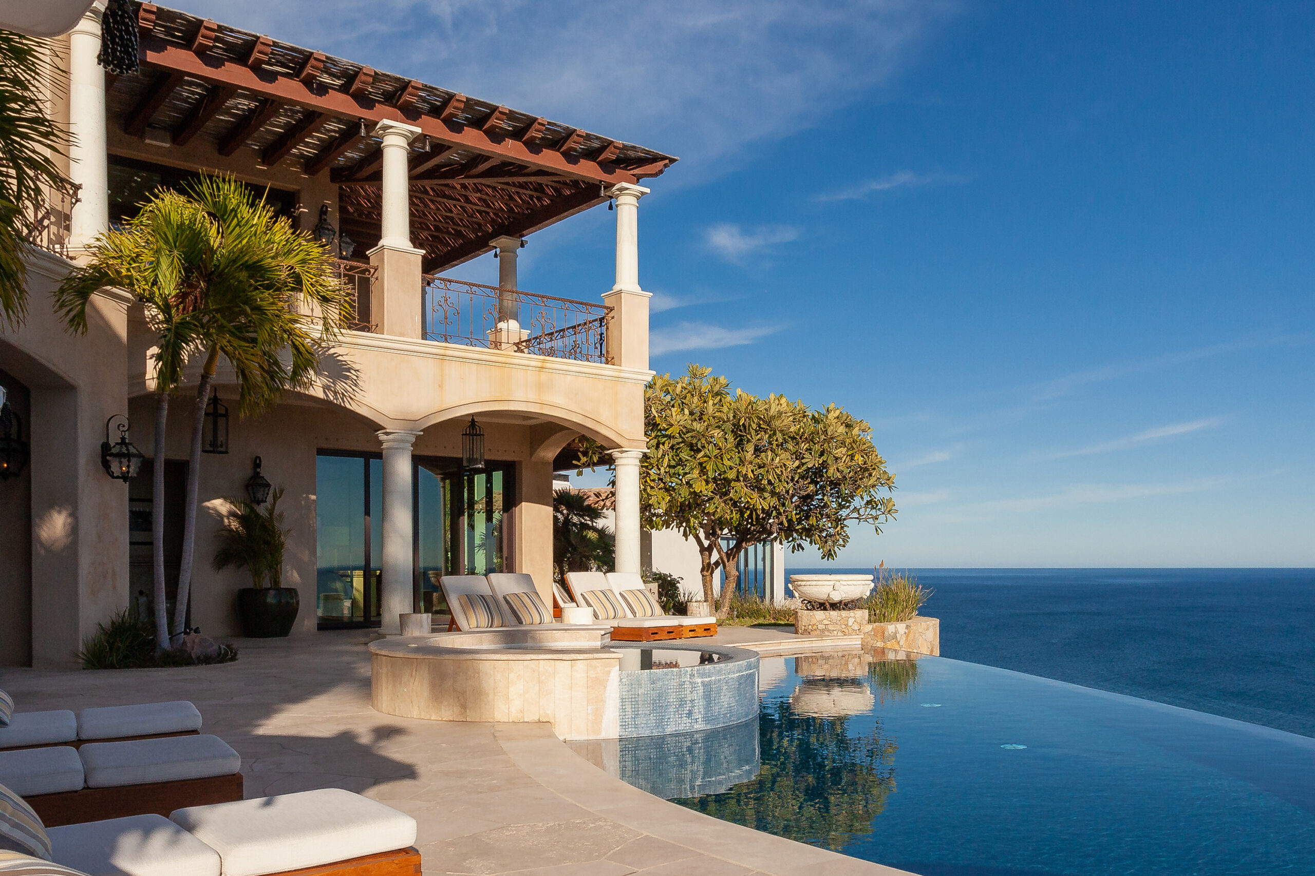 Villa Mar Azul Palmilla infinity pool and jacuzzi with ocean views