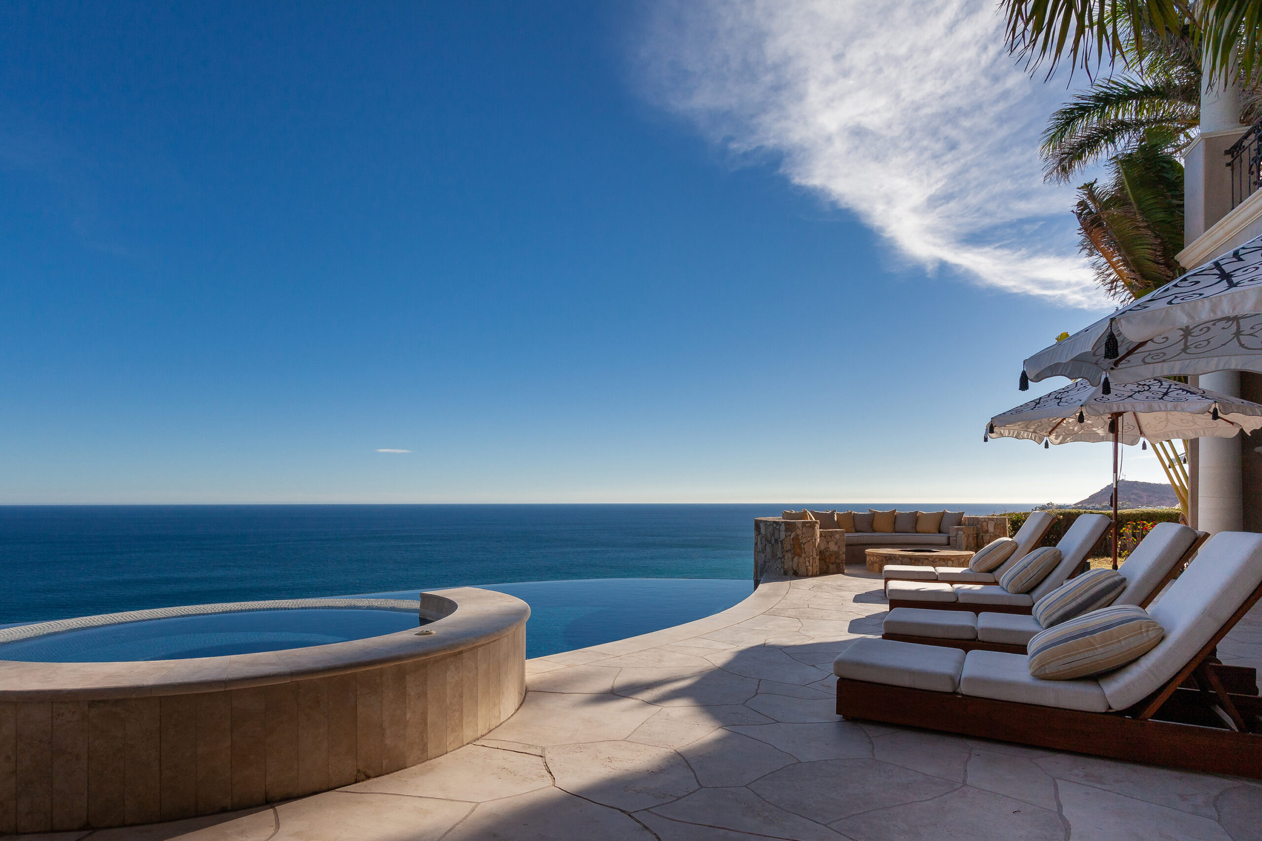Villa Mar Azul Palmilla infinity pool and jacuzzi with ocean views