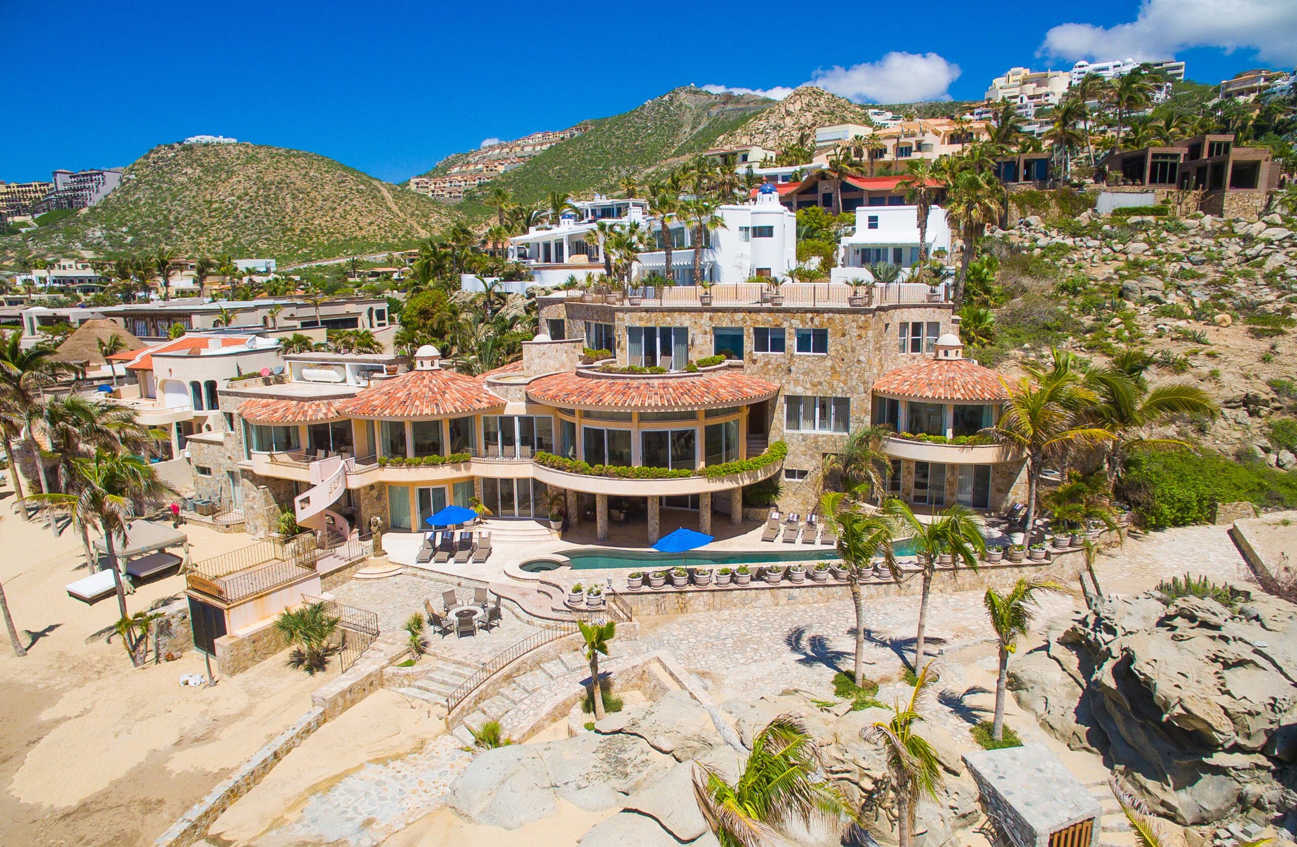 Villa Marcella outdoor dining area in Pedregal Pacific, Beachfront Los Cabos