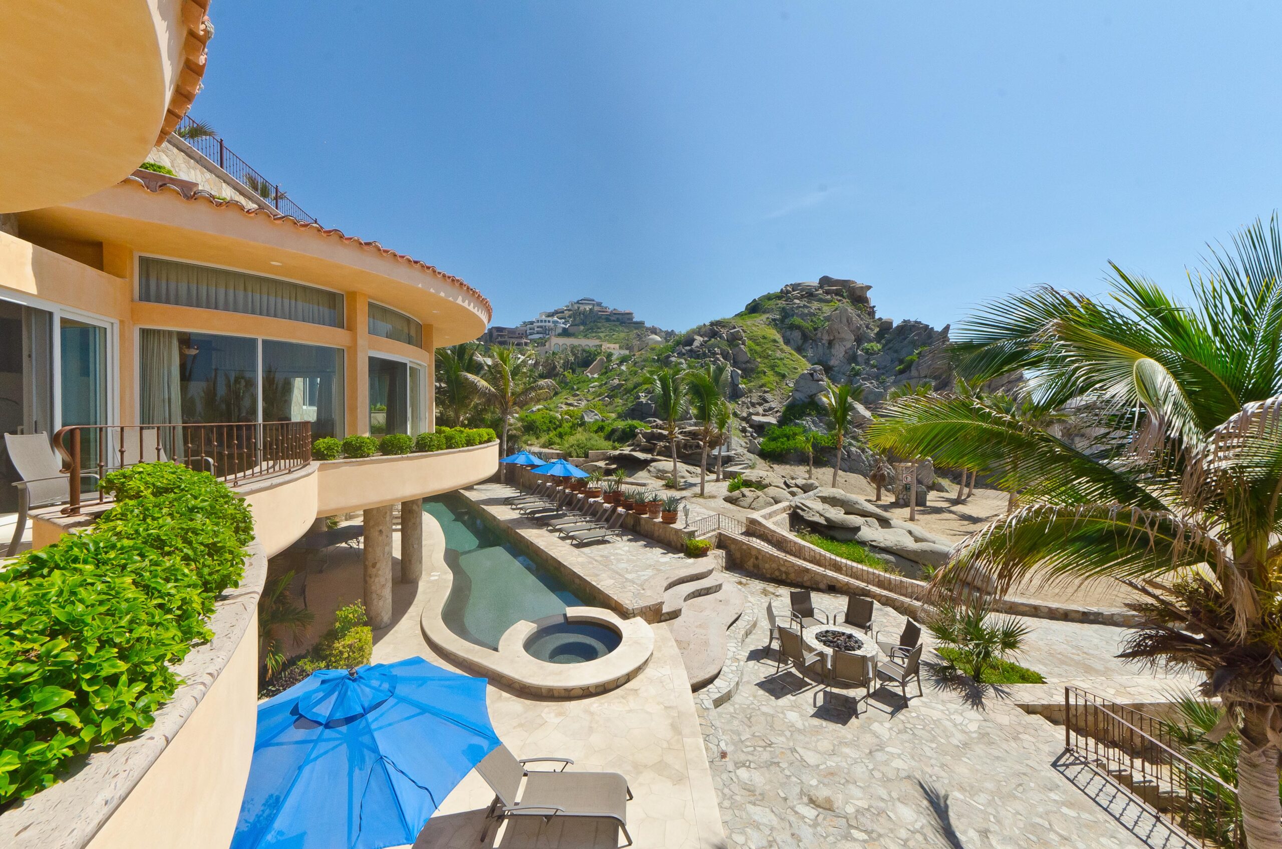 Villa Marcella kitchen and bar area in Pedregal Pacific, Beachfront Los Cabos