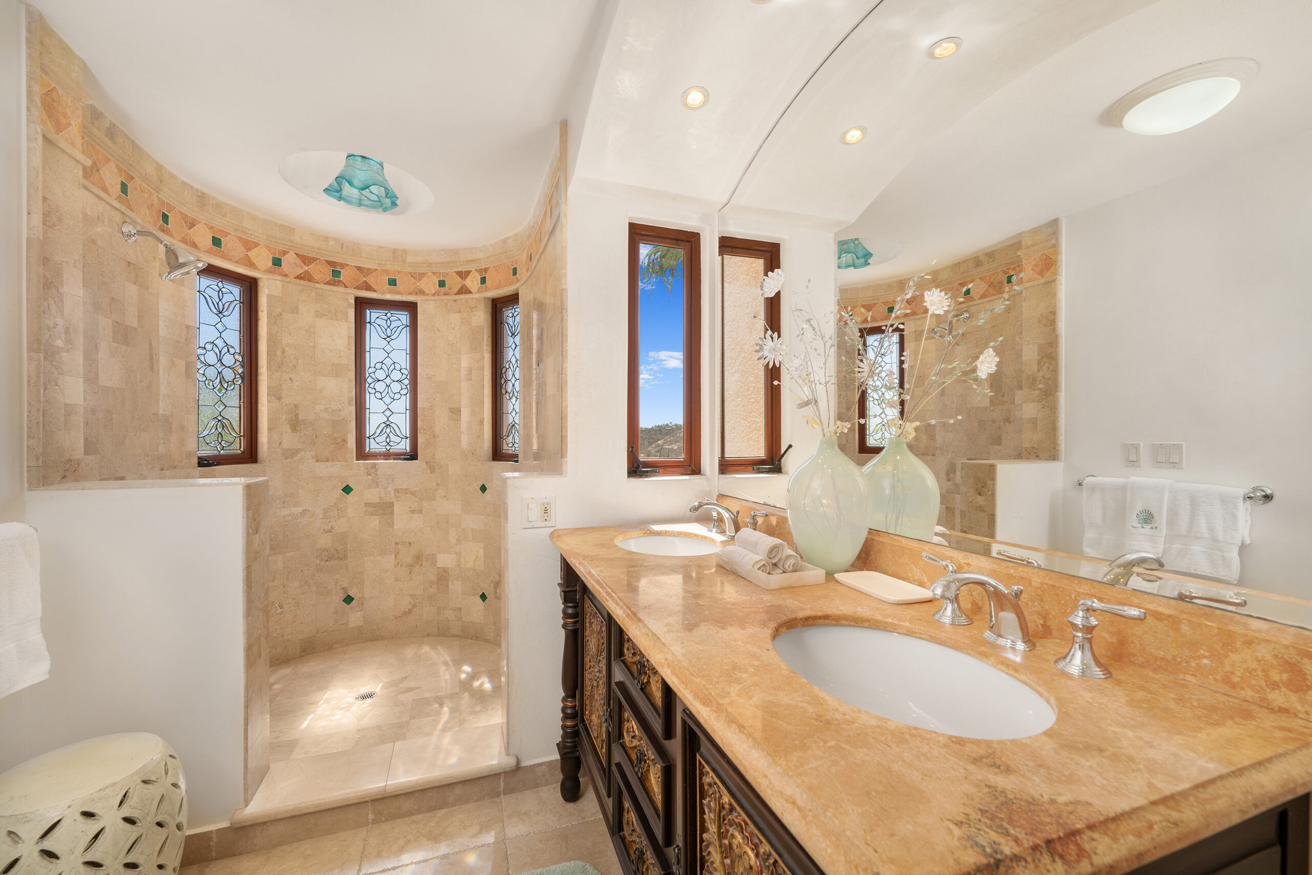 Villa Marisal 9BR en suite bathroom in Ocean View Los Cabos