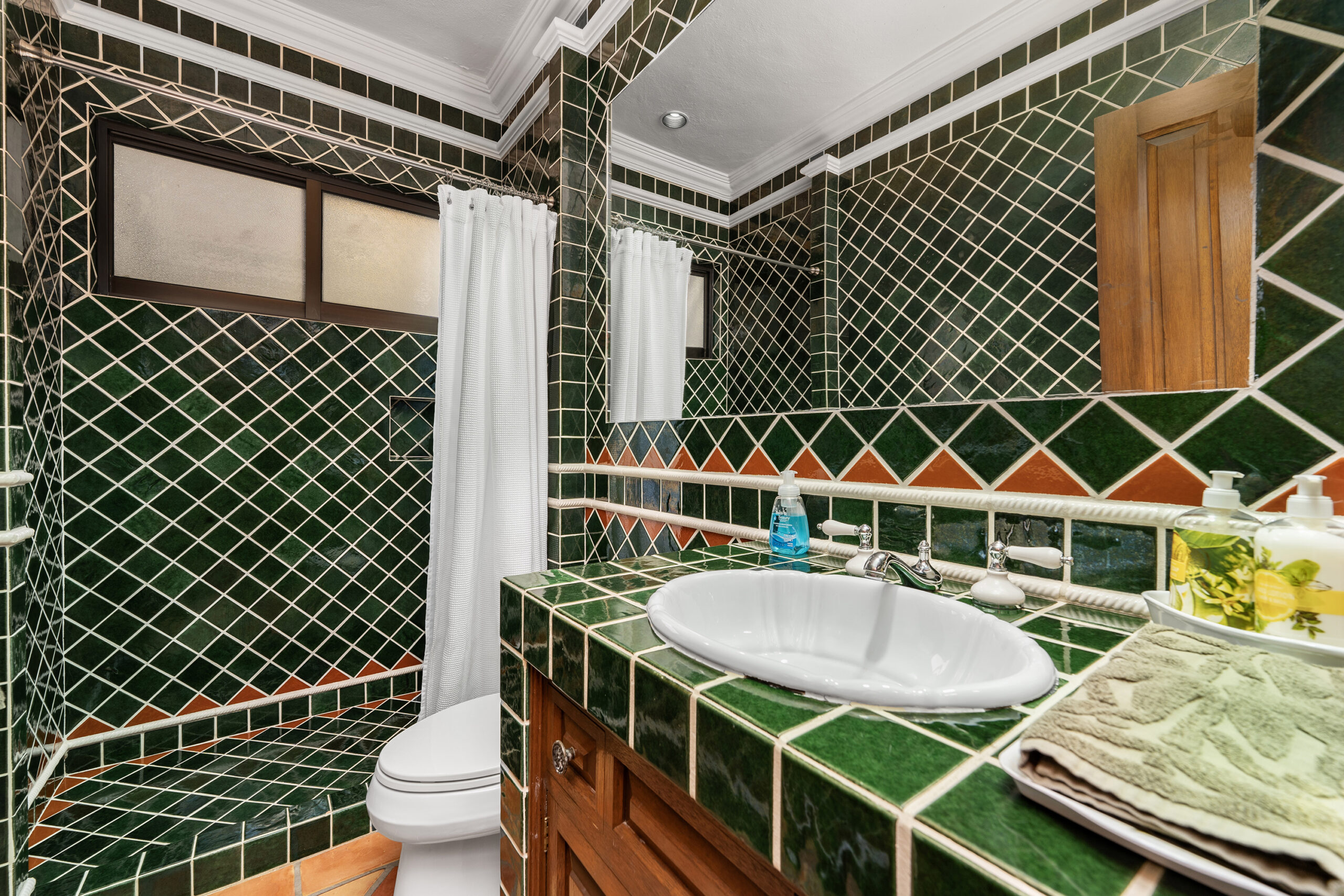 Villa Marisal 9BR en suite bathroom in Ocean View Los Cabos