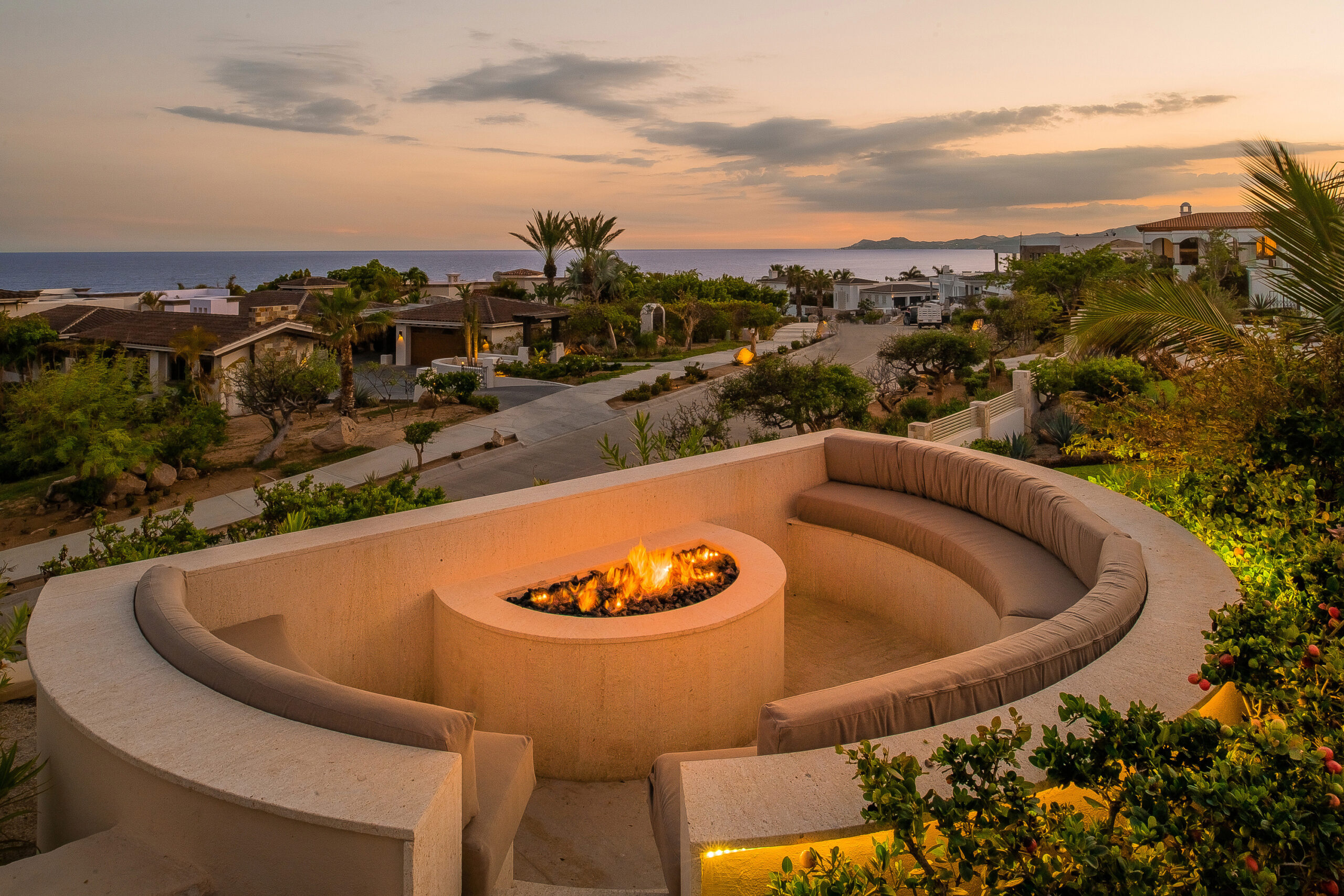 Villa Saguaro fire pit with ocean views and spacious seating in Puerto Los Cabos