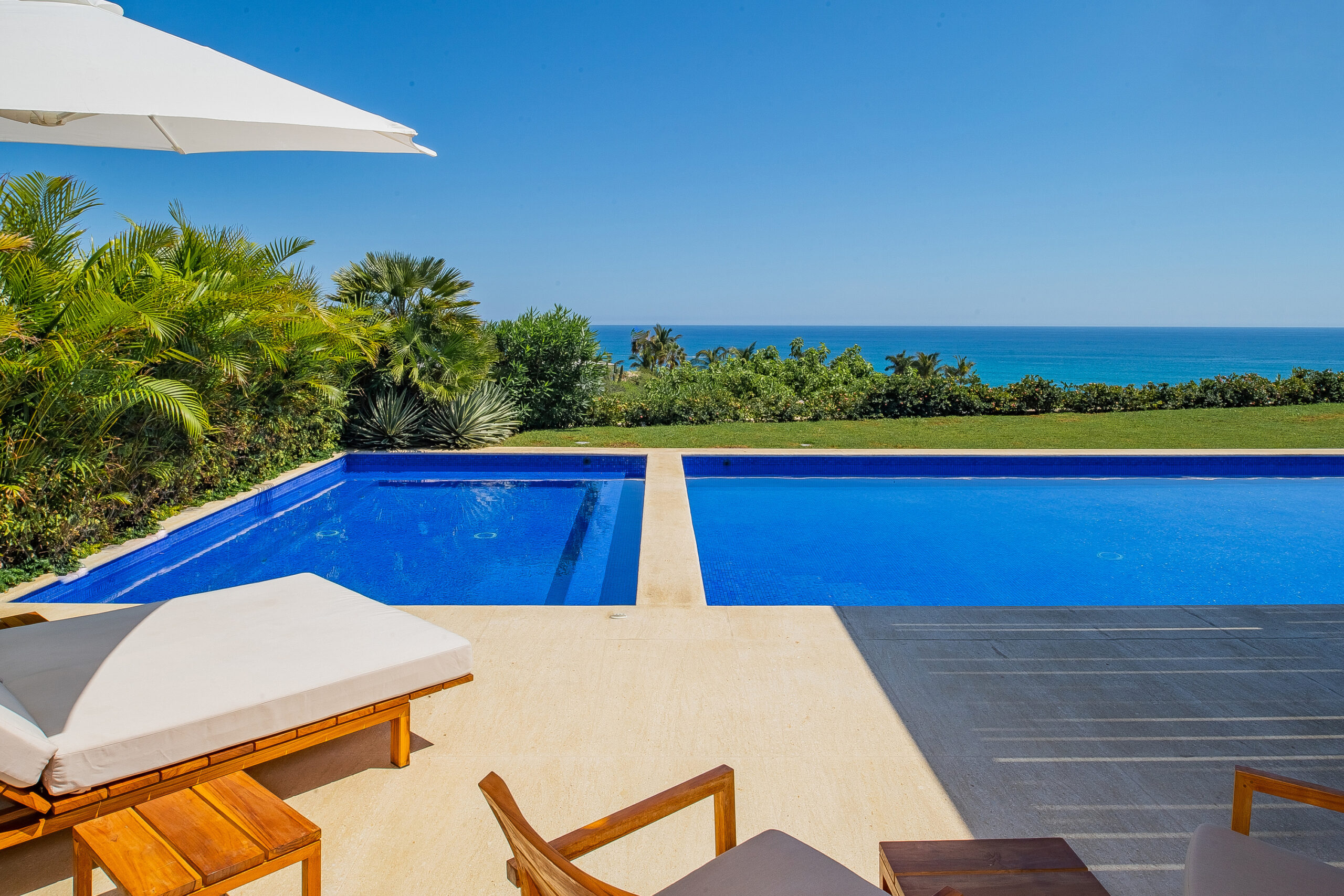 Villa Saguaro poolside with jacuzzi and ocean views in Puerto Los Cabos
