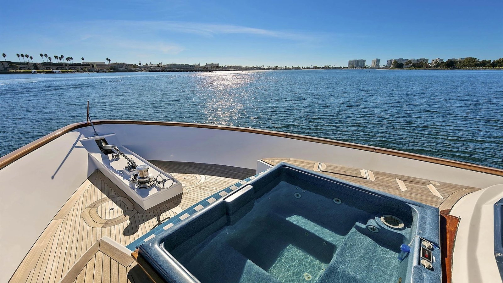 Foredeck Jacuzzi and sunpads aboard El Rey