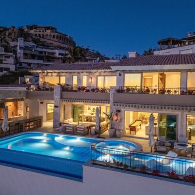 Casa La Maraca exterior and heated infinity pool illuminated at dusk in Pedregal