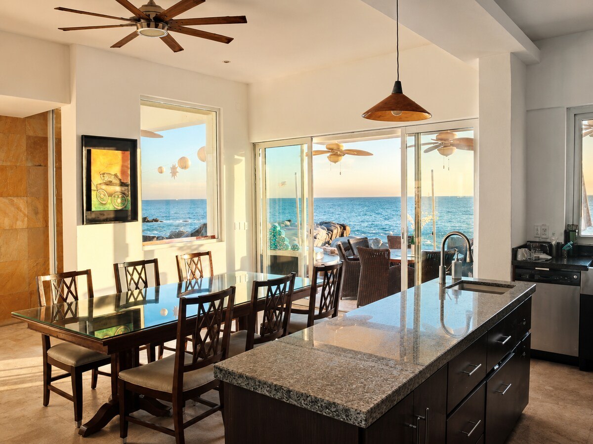 Open kitchen and dining area overlooking the Sea of Cortez at Casa Luna