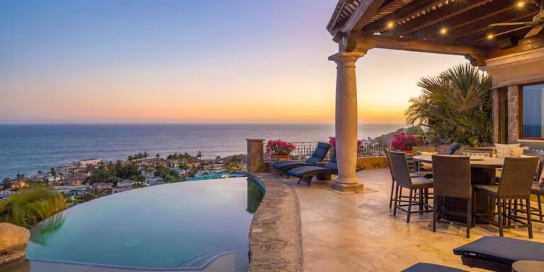 Villa Dream infinity pool and Pacific Ocean views in Pedregal