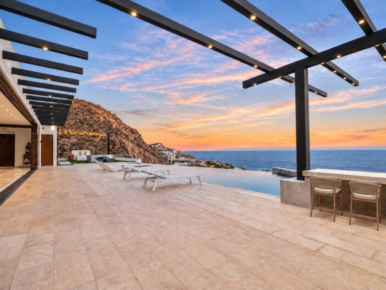 Villa True sunset terrace, infinity pool and Pacific Ocean views in Pedregal