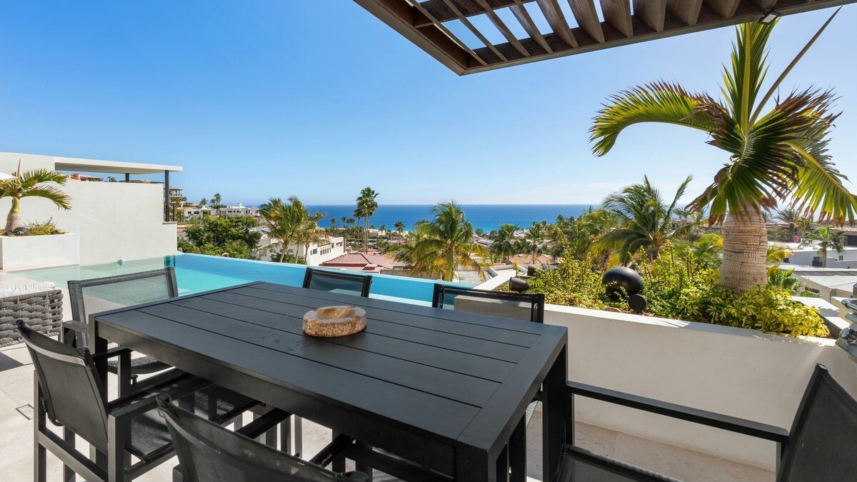 Casa Texas in Pedregal, Cabo San Lucas — Outdoor dining with ocean views